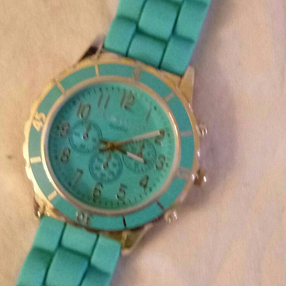 Watch - Picture 1 of 3